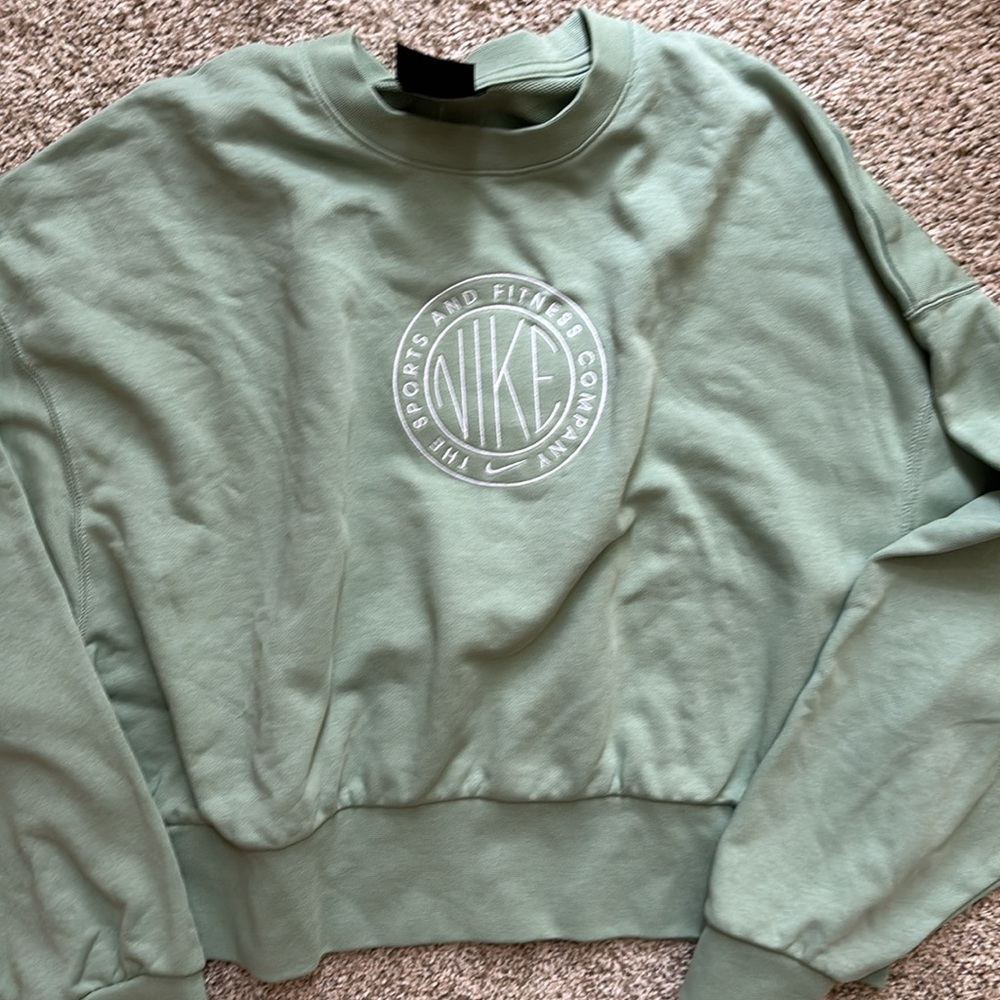 Nike pastel green crewneck sweatshirt